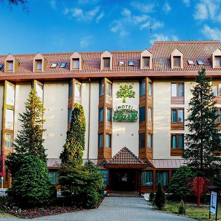 Park Hotel Дьюла Экстерьер фото