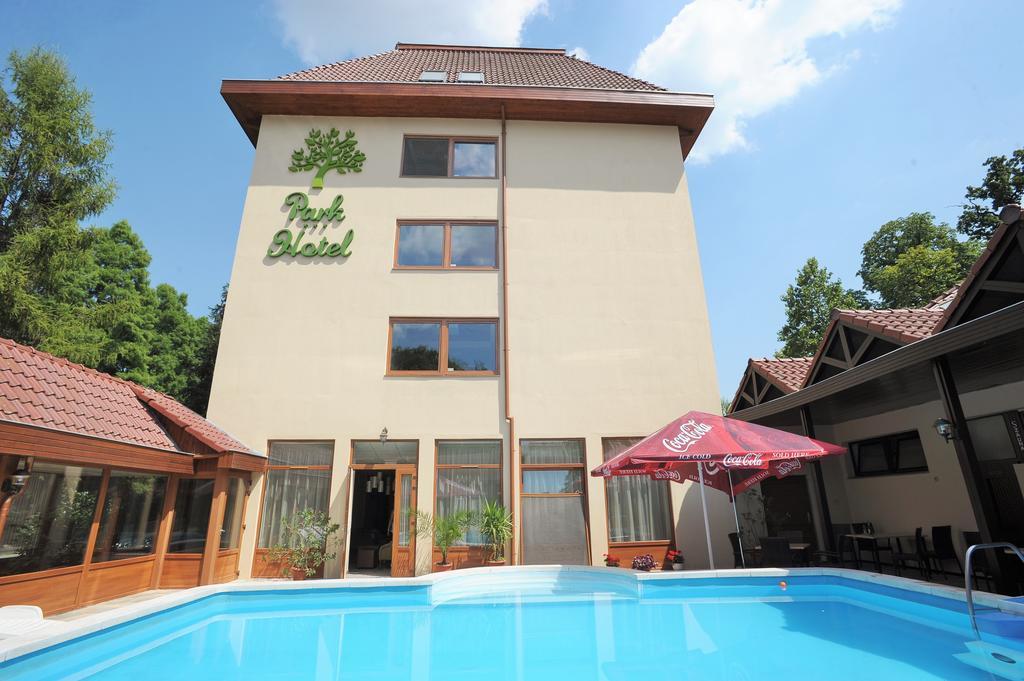 Park Hotel Дьюла Экстерьер фото