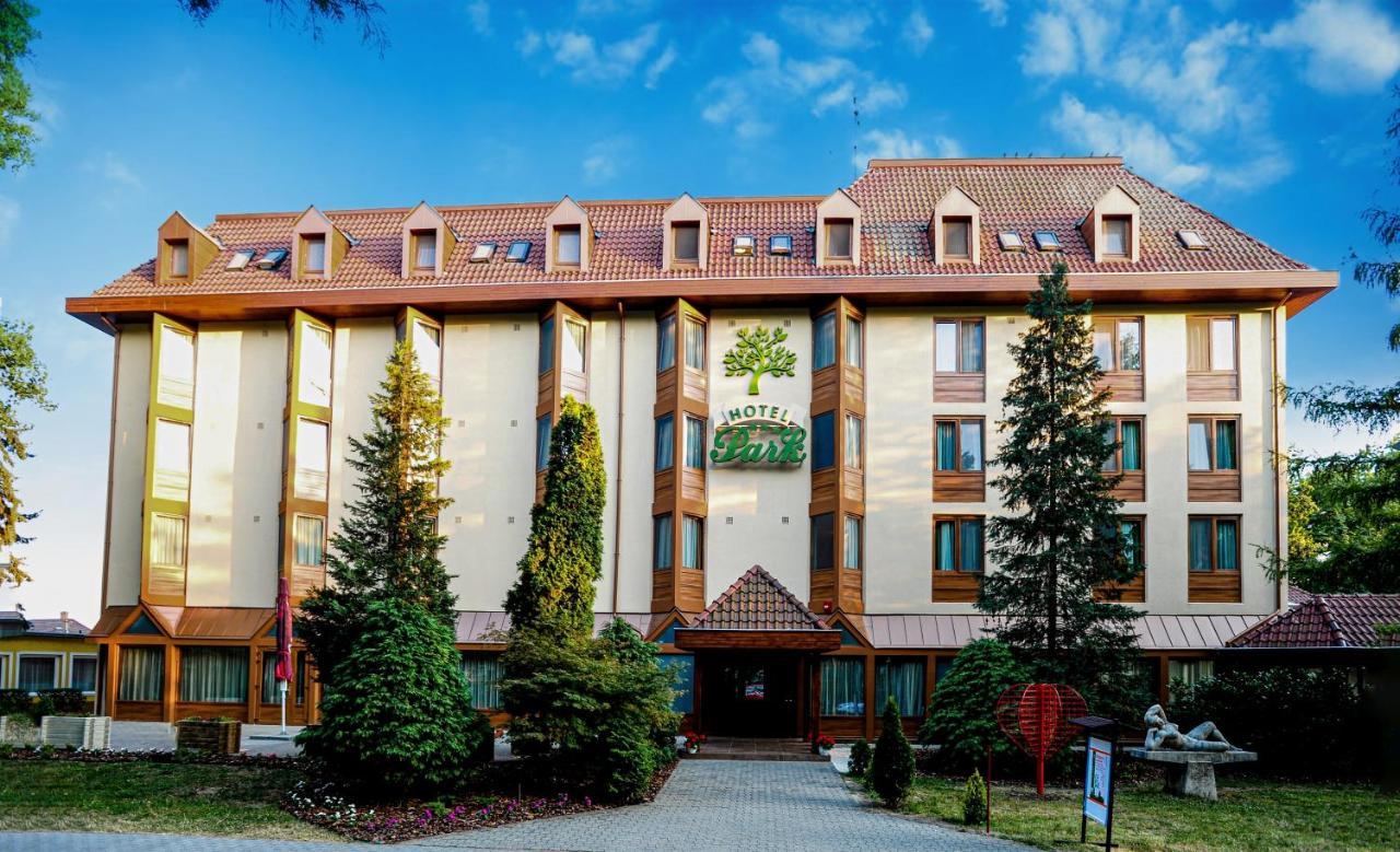 Park Hotel Дьюла Экстерьер фото
