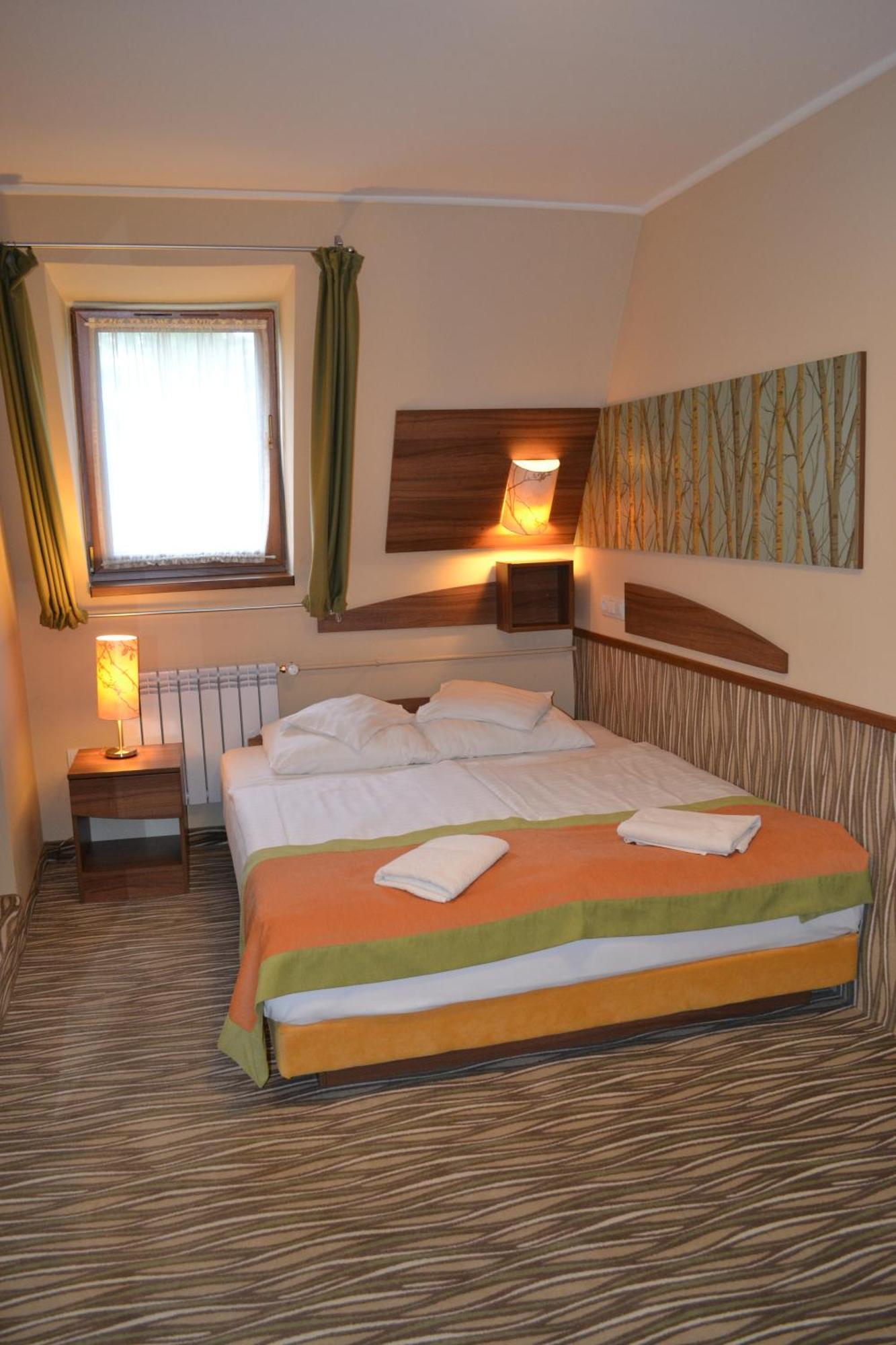Park Hotel Дьюла Экстерьер фото