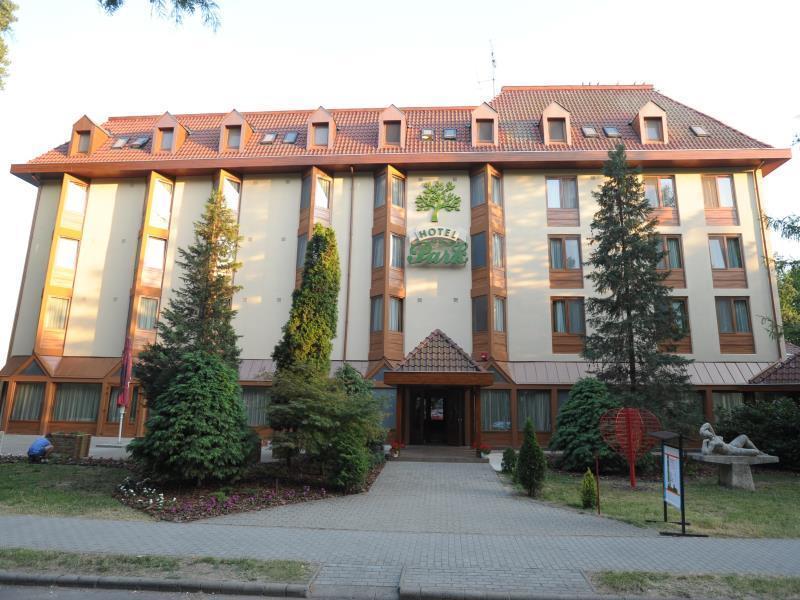 Park Hotel Дьюла Экстерьер фото