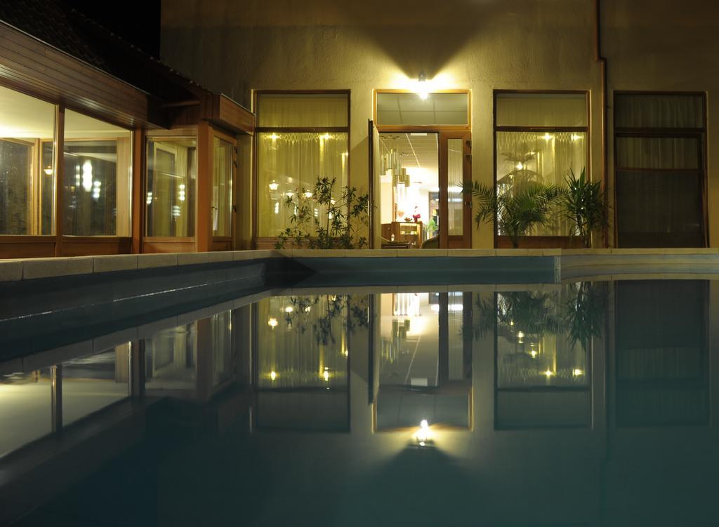 Park Hotel Дьюла Экстерьер фото